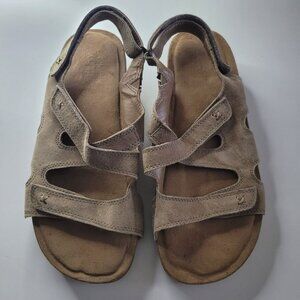Cobbie Cuddlers Sandals Adjustable Strap Short Wedge Brown Suade Womens 9